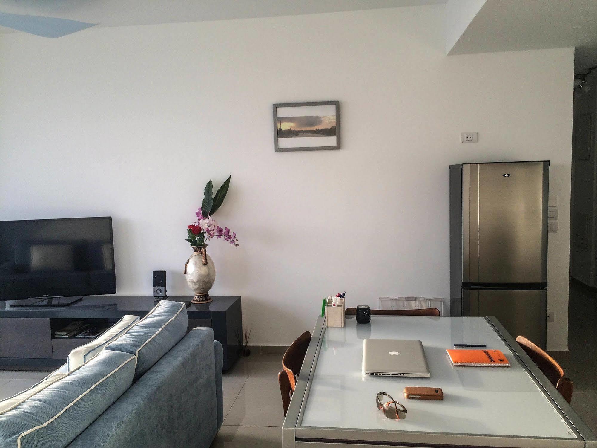 Tlv Flats *