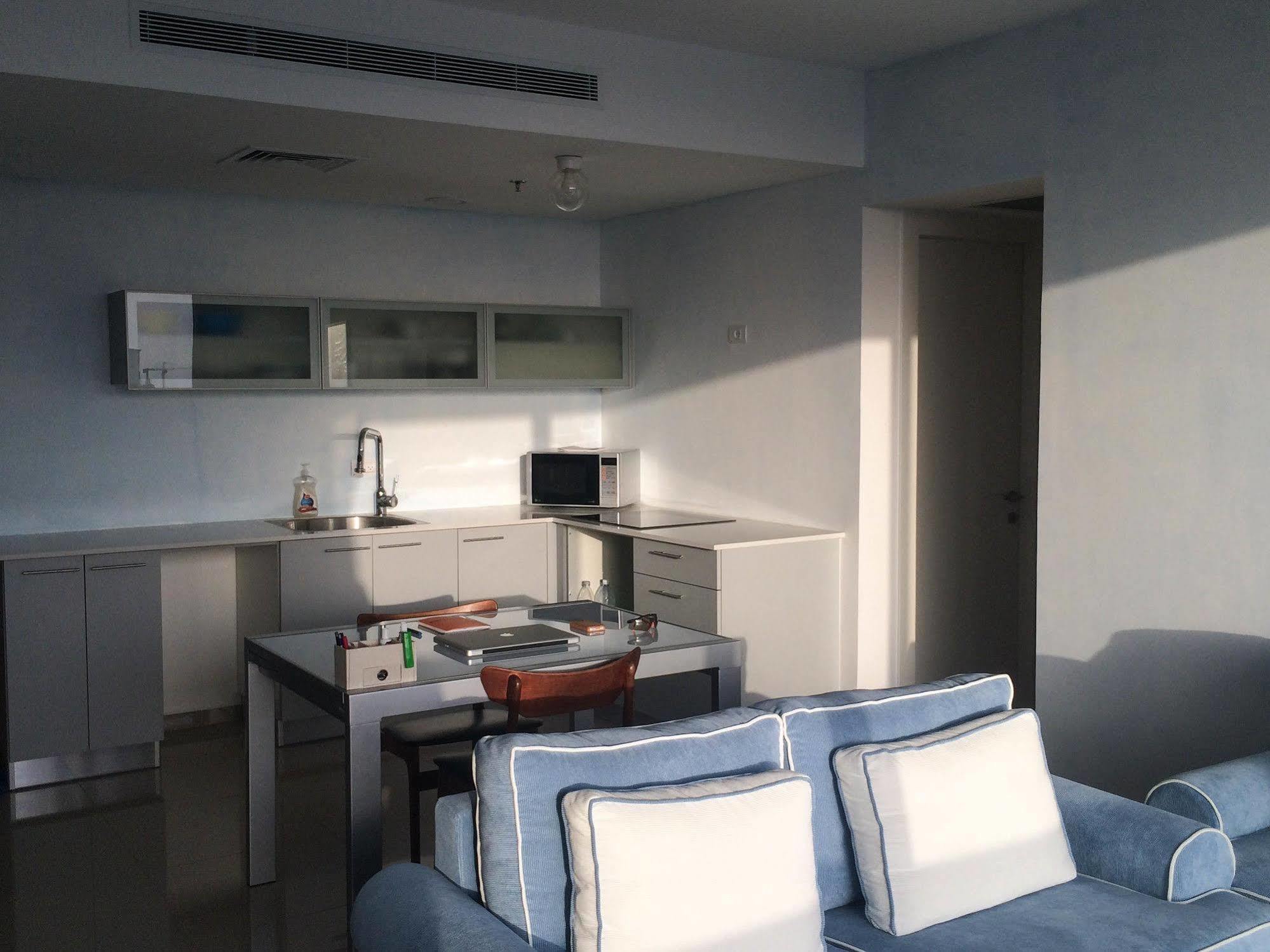 Tlv Flats *
